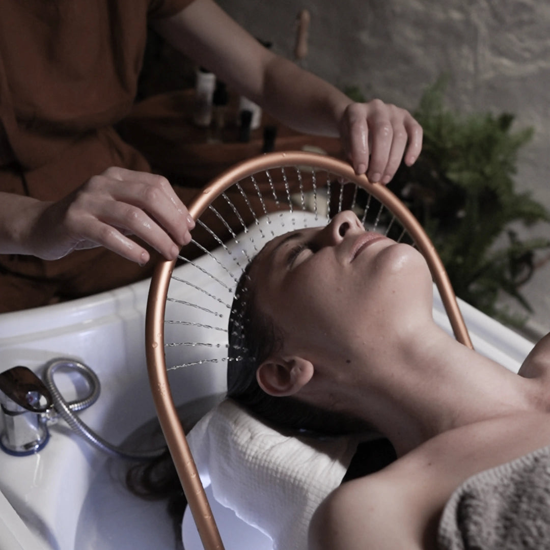 HEAD SPA: HAARSTÄRKENDE DAMPFBEHANDLUNG UND KOPFMASSAGE